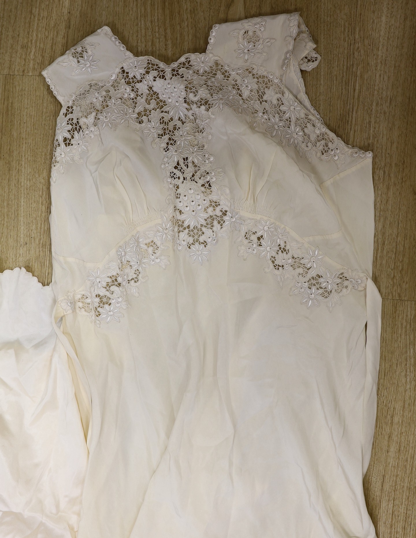 A cream silk neglegé, a matching night dress and a full petticoat